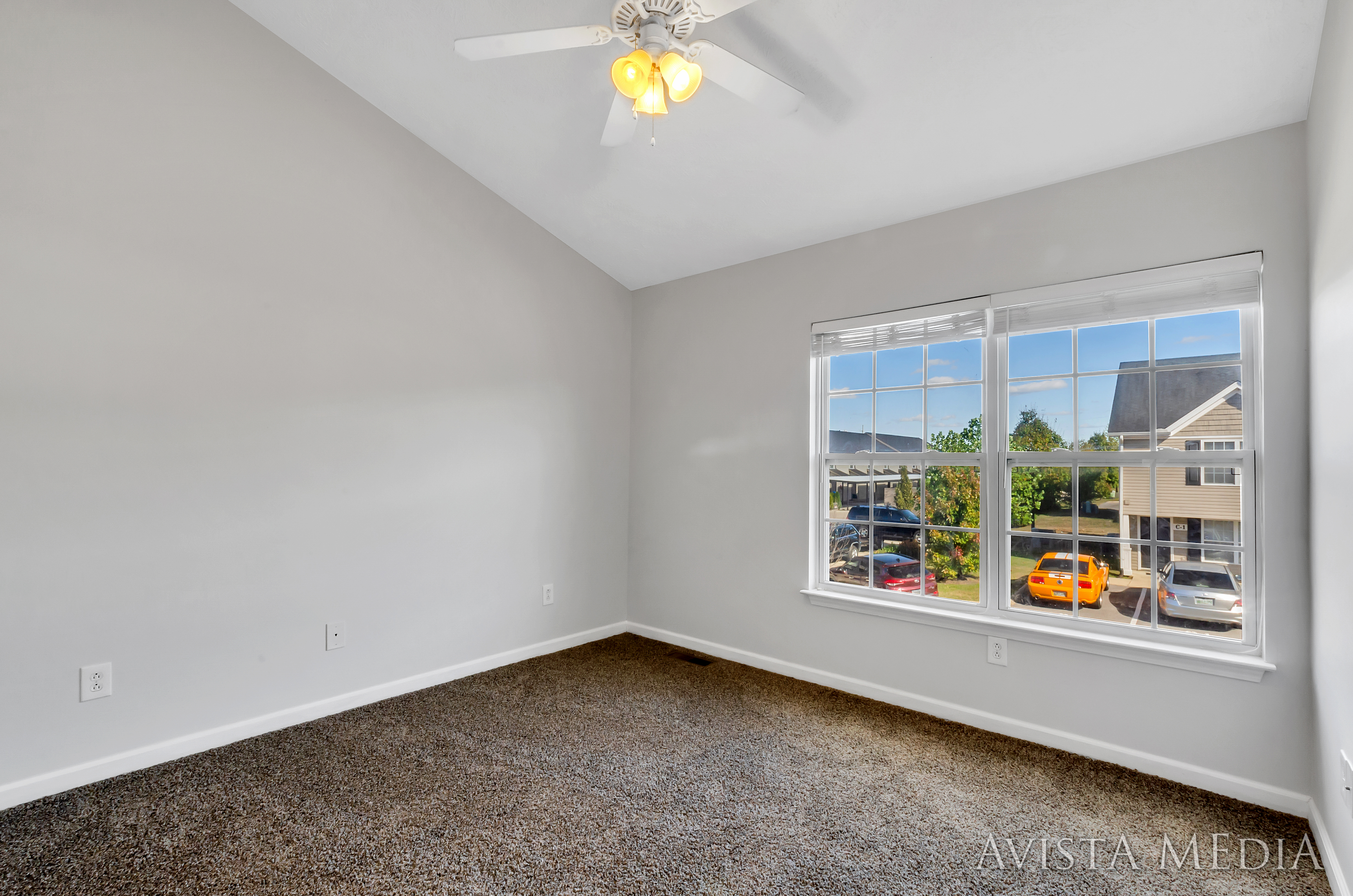 Signature HDR Real Estate Photography by Avista Media - Empty Room